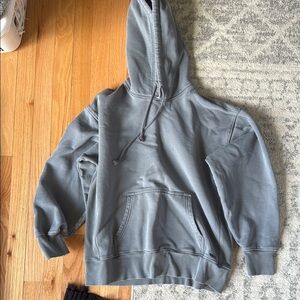 Aritzia Gray Sweater with Classic Pullover Design